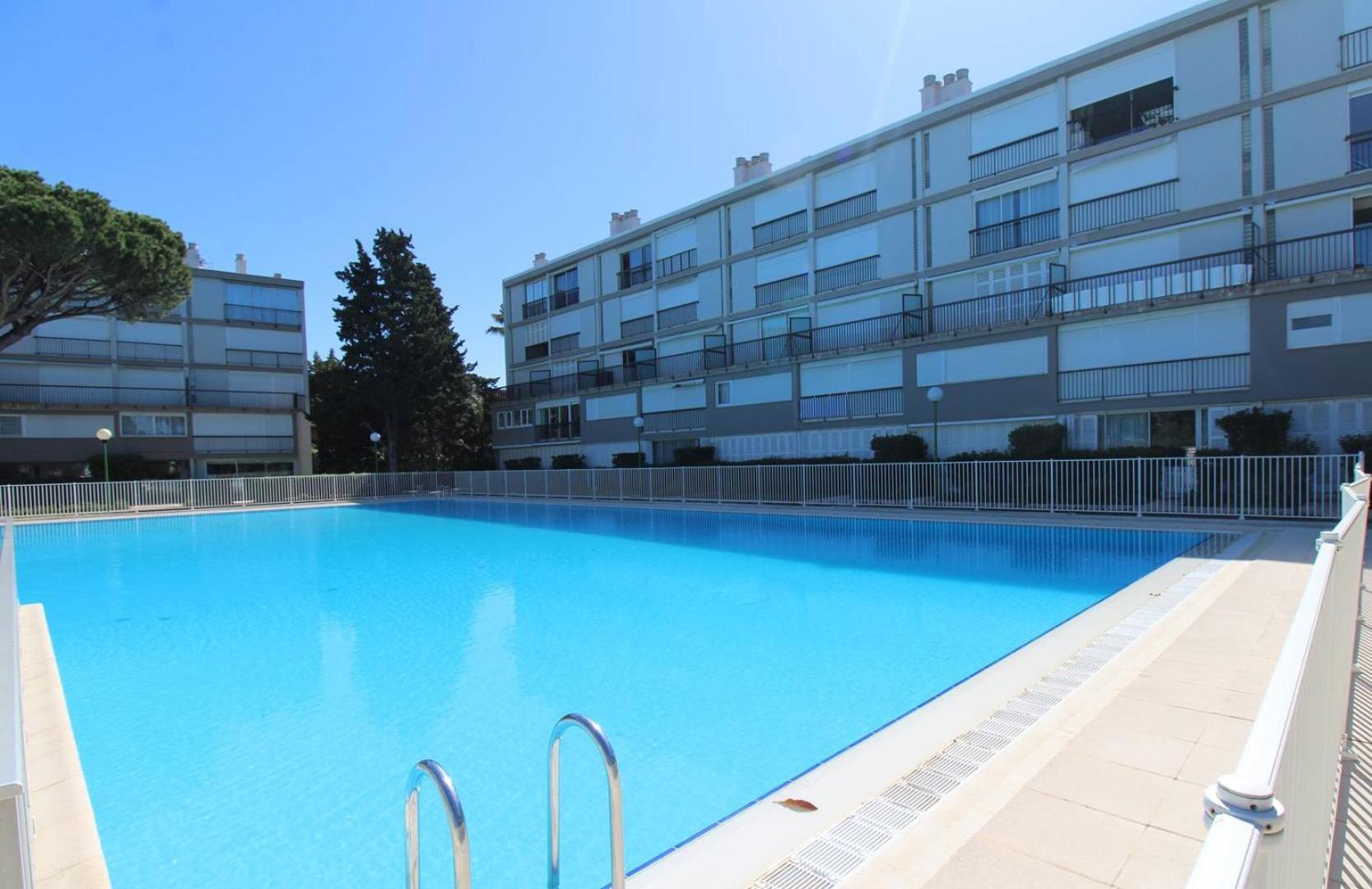 Tropcoq - Au Coeur De St-tropez - Pour 2 Personnes Appartement *